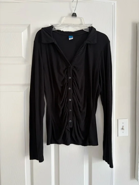 Old Navy Black Long Sleeve Ruched Button Front Top - Picture 1 of 3